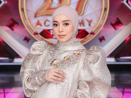 5 Potret Lesti Kejora Hamil Anak Ketiga, Tetap Sibuk Syuting & Nyanyi