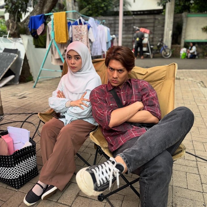 <p>Tak hanya menyanyi, Lesti juga tengah disibukkan dengan jadwal syuting sinetron terbarunya di salah satu stasiun TV swasta. Di sinetron ini, Lesti beradu akting dengan sang suami. (Foto: Instagram @lestikejora)</p>