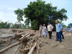 Tinjau Aceh, Menteri Ekraf Terima Keluhan Korban Banjir soal Sanitasi-Air Bersih