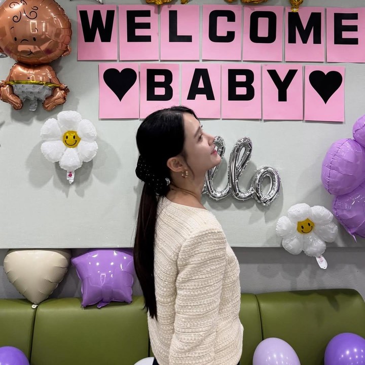 <p>Nam Bo Ra ternyata sudah mendambakan untuk segera hamil setelah resmi menikah dengan seorang pengusaha pada bulan Mei tahun ini. Ia begitu senang saat impiannya terwujud, Bunda. "Saya berharap bisa hamil tahun ini, dan saya sangat bersyukur itu terjadi tepat pada waktunya," ungkapnya. (Foto: Instagram @nambora)</p>