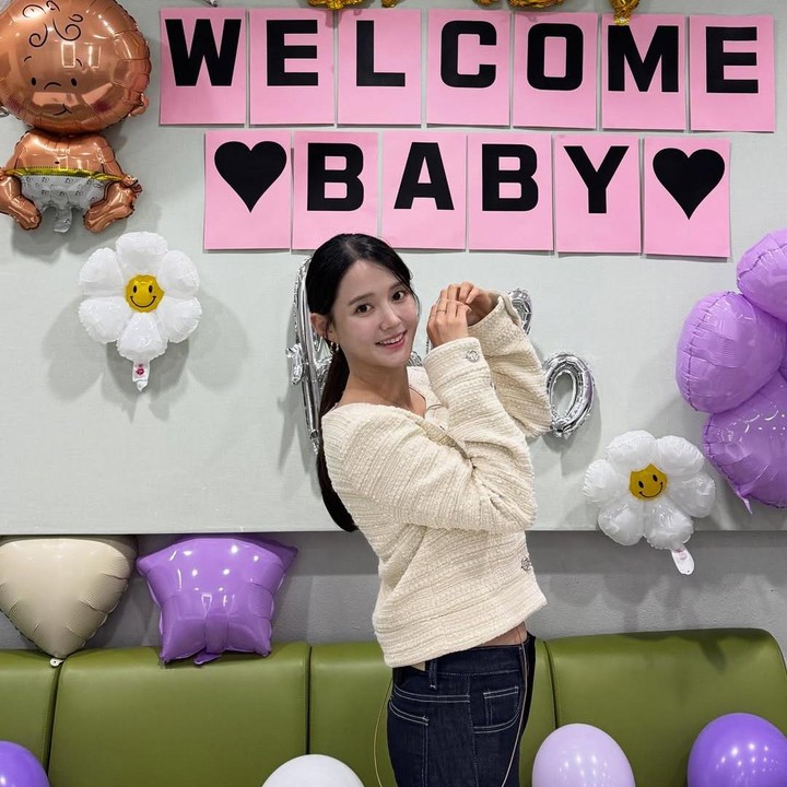 <p>Melalui unggahan di Instagram, Nam Bo Ra membagikan potretnya yang tengah merayakan kabar bahagia kehamilan pertama ini. "Kehidupan baru telah hadir di keluarga kami :) Saya akan segera menjadi seorang ibu," tulisnya. (Foto: Instagram @nambora)</p>