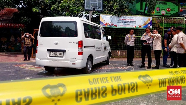 Sopir mobil pengantar Makan Bergizi Gratis ditetapkan tersangka setelah menabrak guru dan siswa di SDN Kalibaru 01 Pagi, Jakarta Utara, melukai 22 orang.