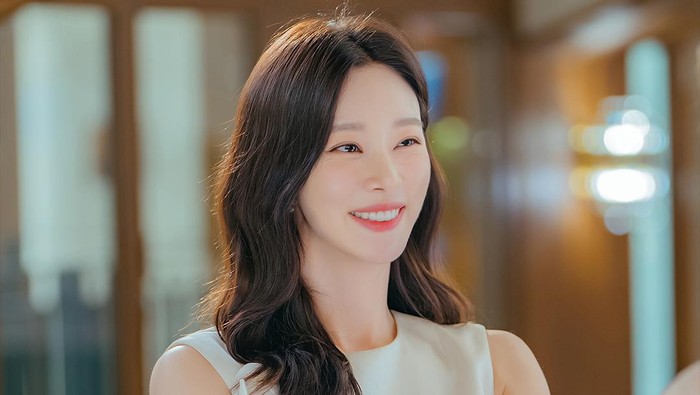 Transformasi Aktris Korea Lee Joo Bin Jadi Guru di Drama Spring Fever