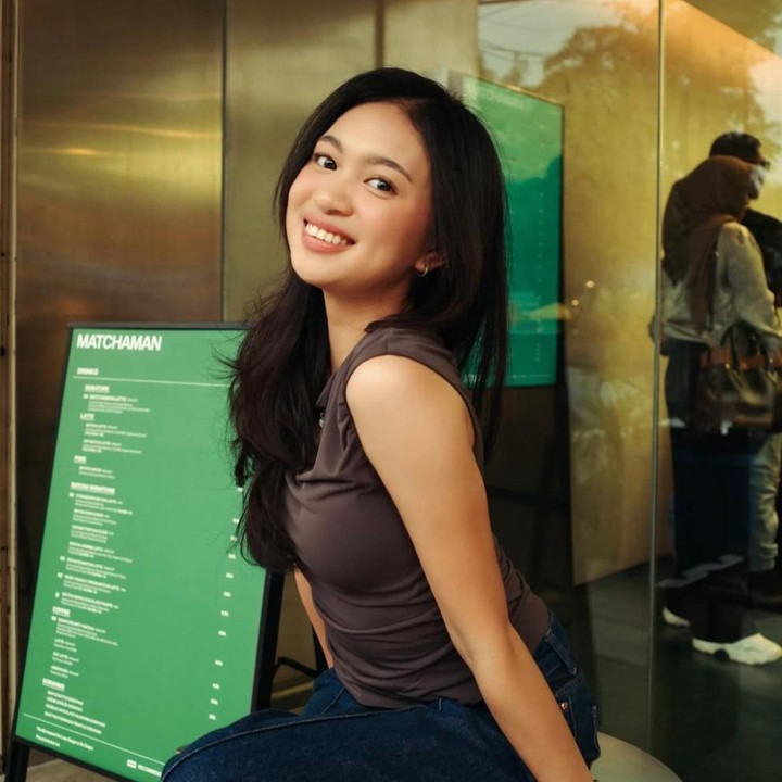 <p>Salah satunya datang dari akun Instagram <em>@its****</em> yang menyebut "Aduh cakepnya kelewatan ini mah,". "Senyumnya manis juga," kata <em>@mam****</em>. "Aduh cantiknyaa bikin gagal fokus ini mah," tambah <em>@nov****</em>. (Foto: Instagram @zara_leola_official)</p>