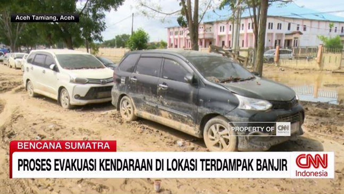 VIDEO: Proses Evakuasi Kendaraan di Lokasi Terdampak Banjir