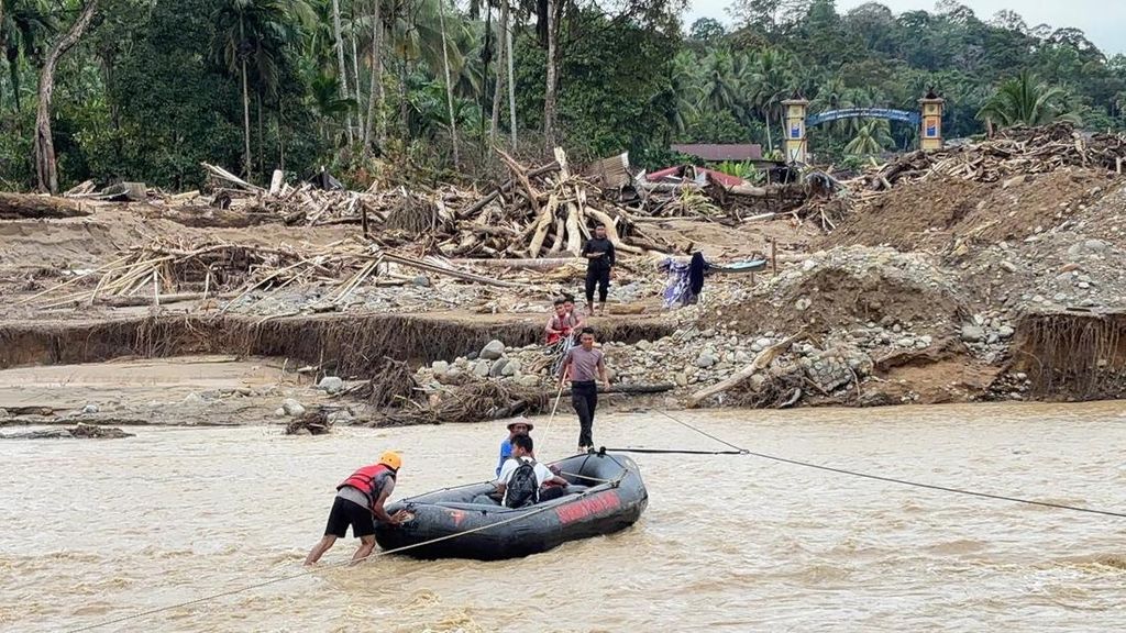 Korban Banjir Sumatra Bangun Rumah Pinjam Uang: Was-was di Pengungsian