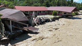 Jalan Masih Terputus, Bantuan ke Sikundo Aceh Barat Dikirim Pakai Heli