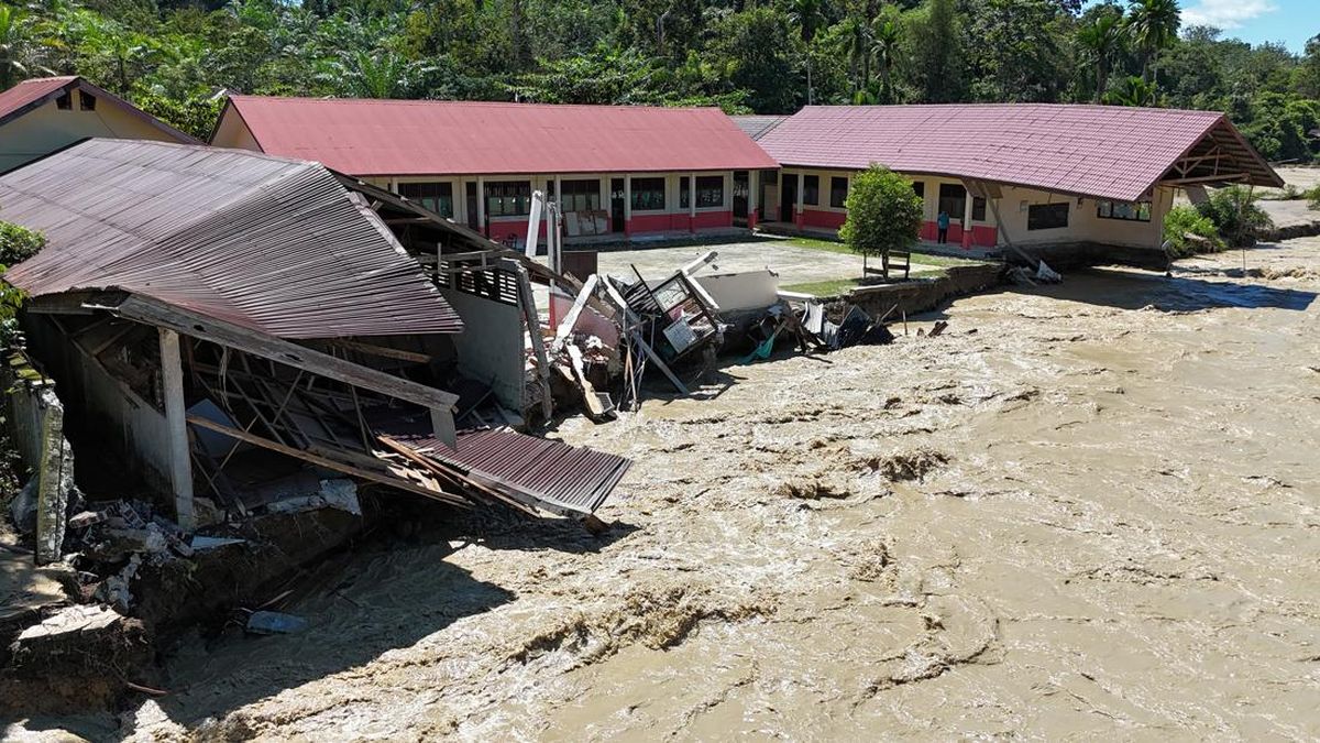 Jalan Masih Terputus, Bantuan ke Sikundo Aceh Barat Dikirim Pakai Heli