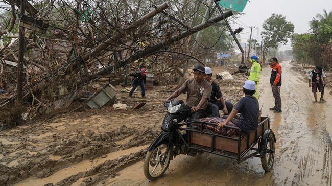 KPK mengumpulkan Rp110 juta untuk korban bencana di Aceh dan Sumatra Utara. Tim KPK menyalurkan bantuan langsung, menunjukkan solidaritas terhadap korban.