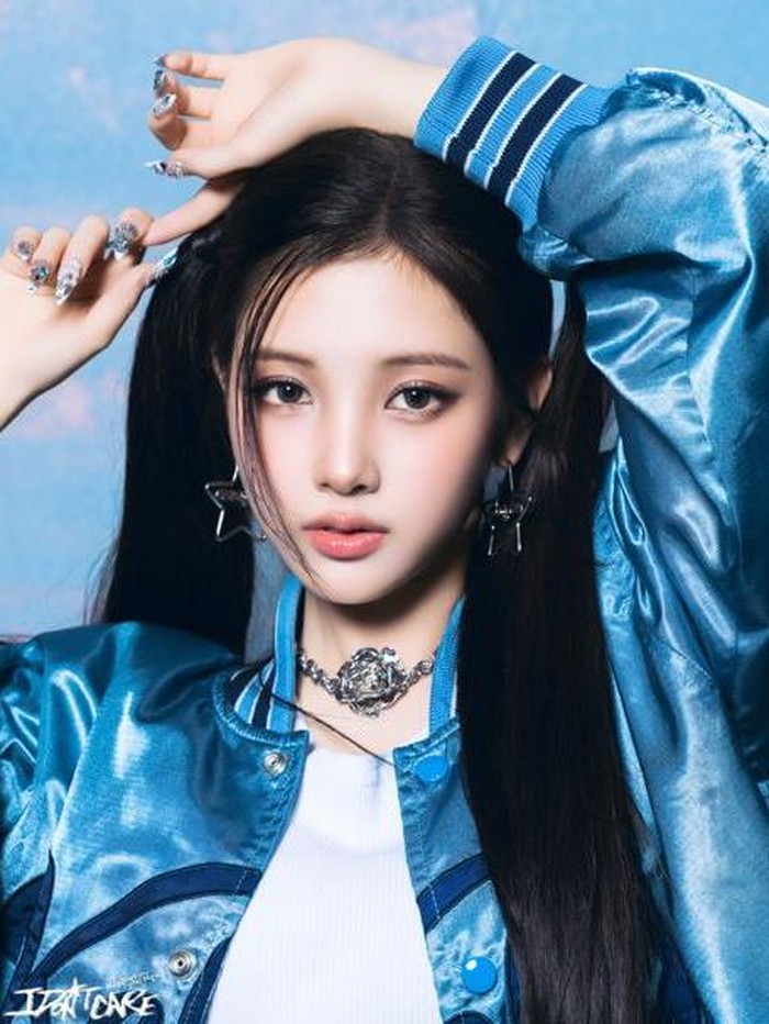 Jo Yi Hyun atau akrab dipanggil dengan nama panggung Yihyun sukses memulai debut bersama Baby DONT Cry pada Juni 2025. Dalam girl group pertama besutan P NATION ini, Yihyun mengisi posisi leader, vokal utama, dan visual center