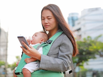 10 Pertanyaan yang Paling Dicari Orang Tua di Google Sepanjang 2025, Bunda Pernah?