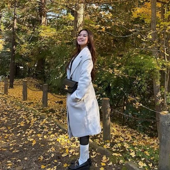 <p>Menjelang akhir tahun, beberapa aktris Tanah Air memilih untuk pergi berlibur ke luar negeri. Salah satunya adalah Ummi Quary yang kini tengah berada di Jepang, Bunda. (Foto: Instagram @ummi_quary)</p>