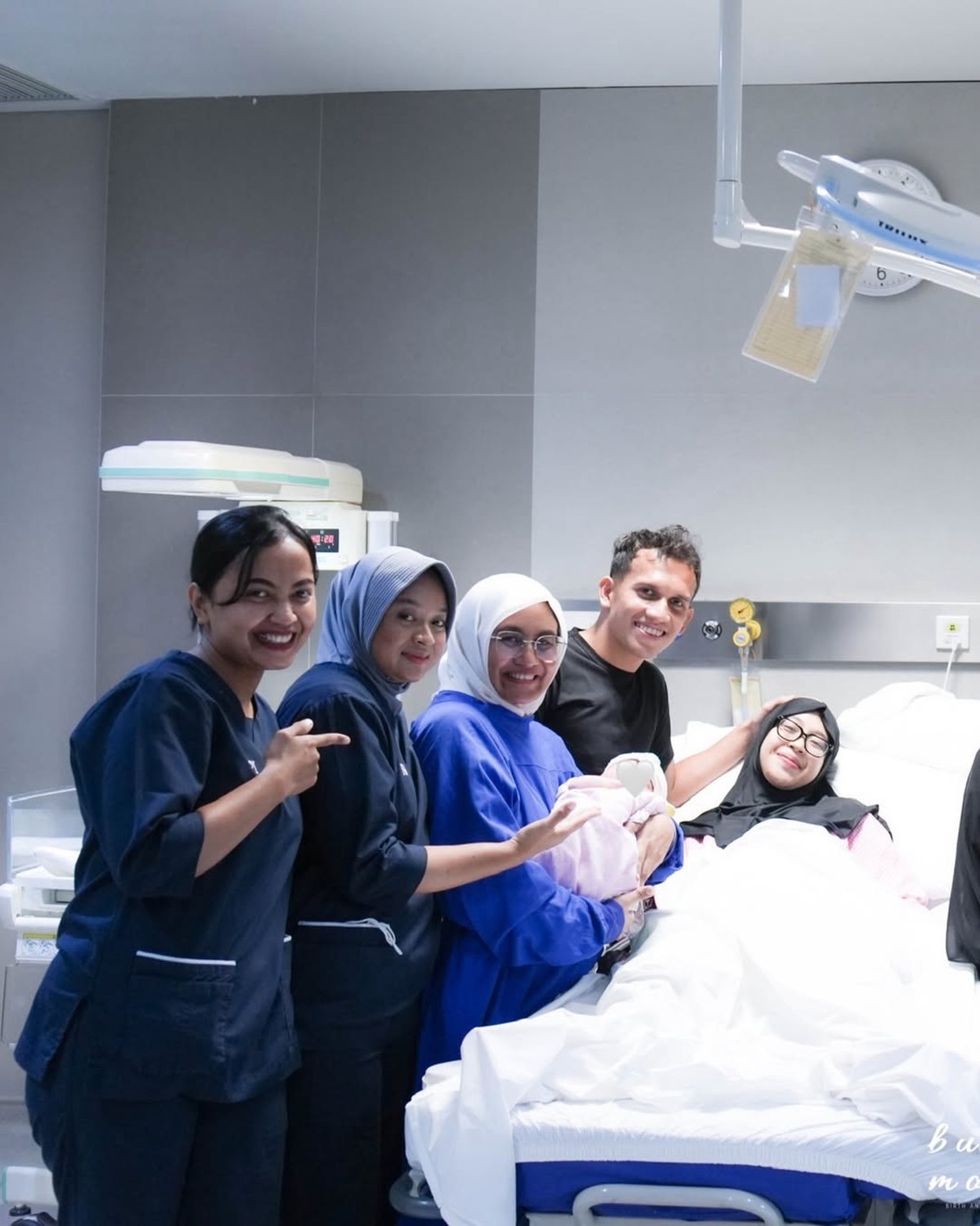 Adiba Khanza Melahirkan