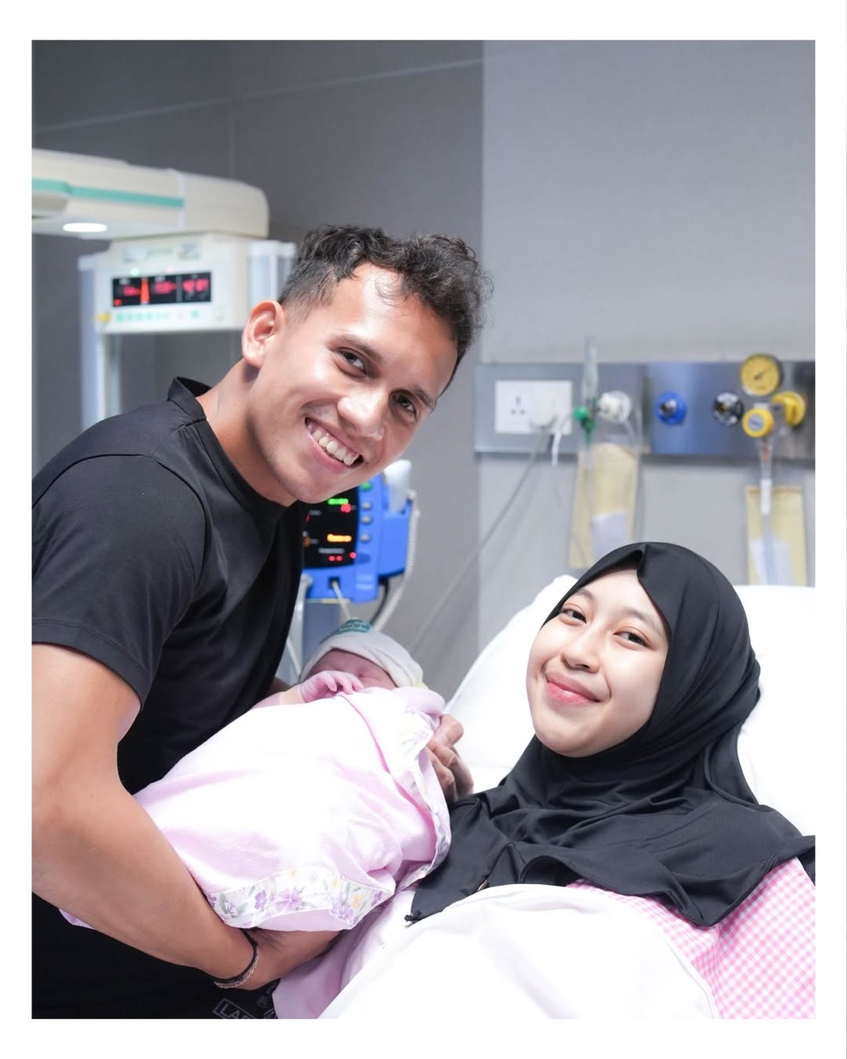 Adiba Khanza Melahirkan
