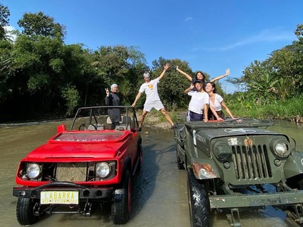 Awet Muda! Ini 5 Potret Ariyo Wahab bersama Istri & 3 Anak Perempuan