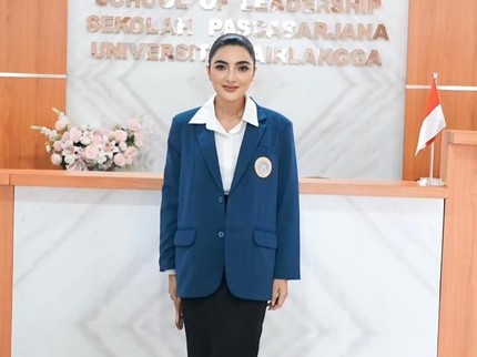 Inspiratif! 5 Potret Ashanty Sukses Menyelesaikan Ujian Kelayakan S3