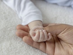 Bayi Meninggal Dicekoki Nenek Telur Mentah, Ikatan Dokter Anak Buka Suara