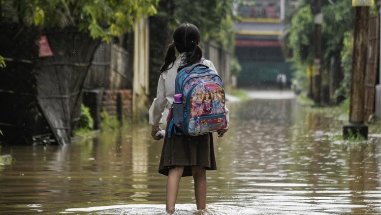 Cara menjelaskan ke anak soal bencana alam