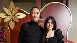 Ello Ungkap Perhiasan Favoritnya hingga Hadiah yang Selalu Dipakai Istri