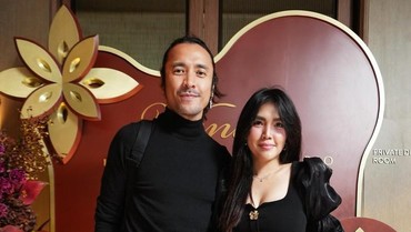 Ello Ungkap Perhiasan Favoritnya hingga Hadiah yang Selalu Dipakai Istri