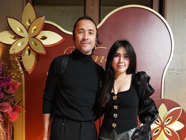 Ello Ungkap Perhiasan Favoritnya hingga Hadiah yang Selalu Dipakai Istri