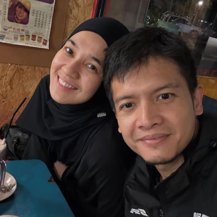 <p>Dhini dan Dimas termasuk pasangan selebriti yang jauh diterpa oleh gosip miring, Bunda. Kehidupan keluarga kecilnya pun membuat banyak netizen ikut merasa bahagia setiap kali melihat kebersamaan mereka. (Foto: Instagram @dhiniaminarti)</p>