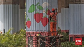 FOTO: Jakarta Percantik Kolong Tol dengan Mural