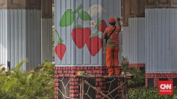 FOTO: Jakarta Percantik Kolong Tol dengan Mural