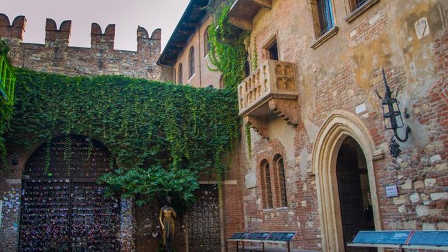 Para penggemar karya Shakespeare kini harus merogoh kocek lebih dalam untuk mengakses balkon terkenal yang diasosiasikan dengan kisah cinta Romeo and Juliet.