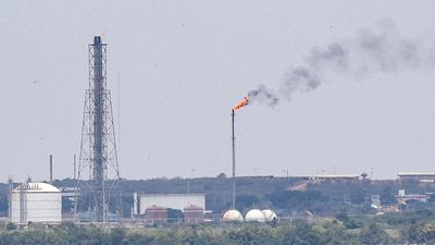 Harga Minyak Meroket ke US$103/Barel, Level Tertinggi Sejak 2022