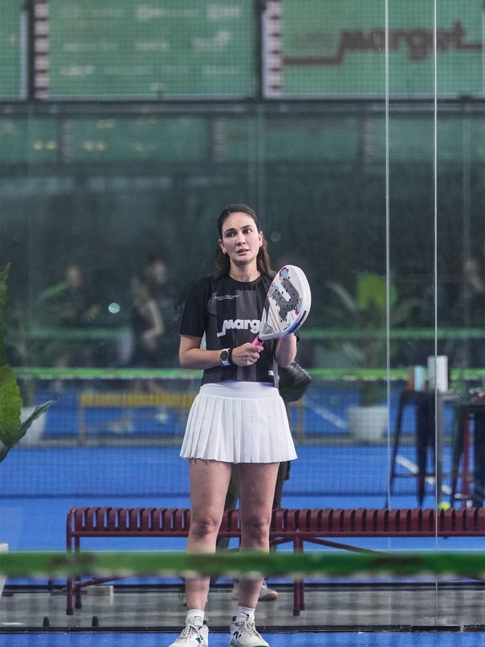 Di tengah aktivitasnya yang padat, Luna Maya selalu meluangkan waktu untuk berolahraga. Kegiatan yang satu ini juga menjadi ‘rahasia’ dirinya tampak selalu sehat, awet muda, dan bersemangat dan menjalani berbagai kesibukan.