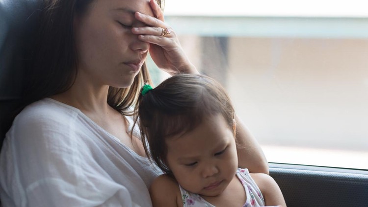 Mom Guilt, Kenapa Bunda Sering Merasa Bersalah? Ini Kata Pakar