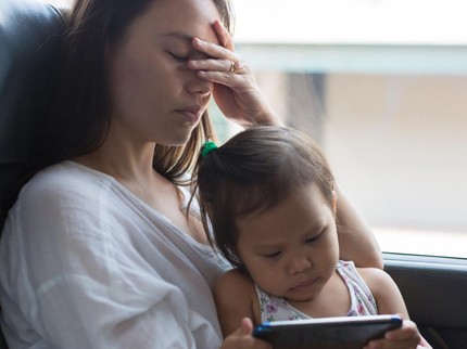 Mom Guilt, Kenapa Bunda Sering Merasa Bersalah? Ini Kata Pakar