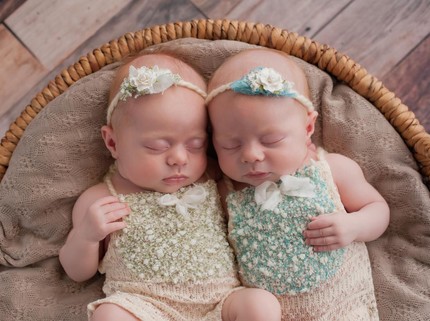 100 Nama Bayi Kembar Perempuan Islami dan Artinya, Lengkap dari A-Z