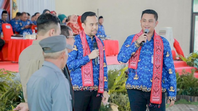 Bupati Hamenang tekankan pentingnya pembangunan berbasis desa dan transparansi layanan di kegiatan Sambung Rasa Desa Pucang Miliran.