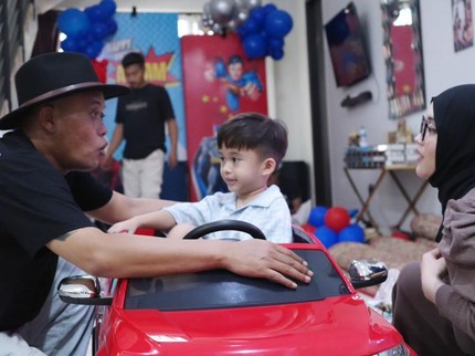 Momen Manis Perayaan Ulang Tahun Ke-4 Adzam di Tengah Keluarga Besar Sule