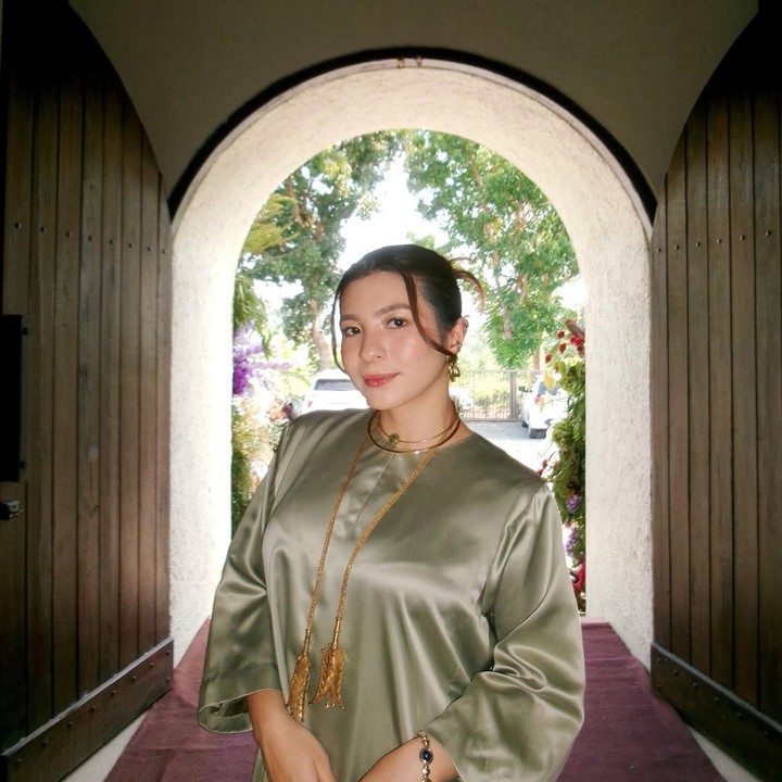 <p>Meski banyak yang&nbsp;mengenal sebagai anak artis, Shaloom telah terjun ke dunia hiburan saat masih duduk di bangku sekolah dasar (SD). Ia diketahui pernah berakting dua adegan di sebuah film pendek.&nbsp;(Foto: Instagram @sharazaaa)</p>