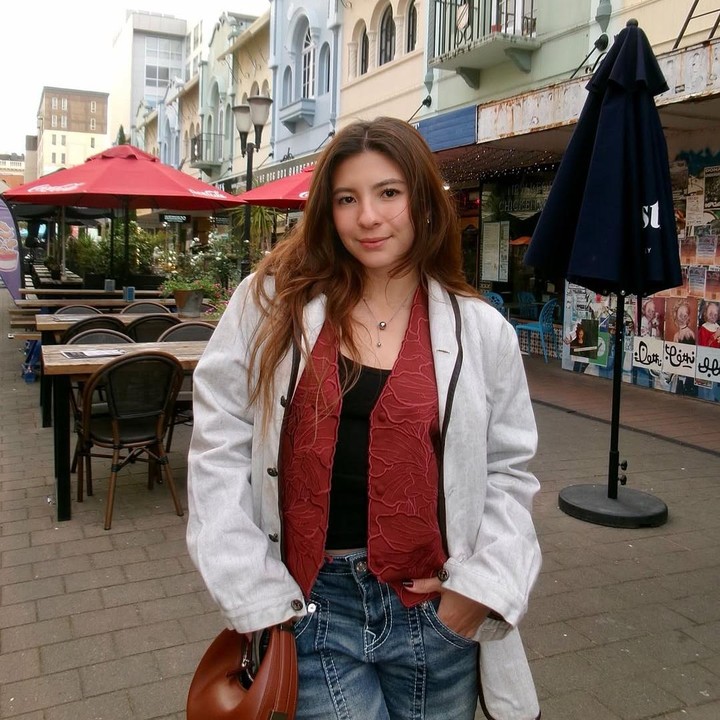 <p>Shaloom pun cukup sering mencuri perhatian karena dinilai memiliki paras yang cantik. Hal tersebut diketahui langsung melalui komentar penggemar di akun Instagram pribadinya. (Foto: Instagram @sharazaaa)</p>