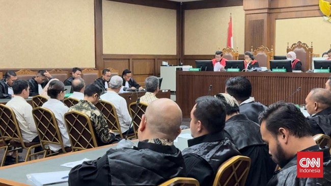 Sebanyak delapan terdakwa kasus dugaan pemerasan dalam pengurusan izin RPTKA di Kemenaker menghadapi sidang putusan hari ini, Rabu (22/4).