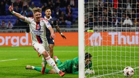 Hasil Liga Europa: James Cs Dihajar Lyon di Laga 'Gila' 11 Menit 3 Gol