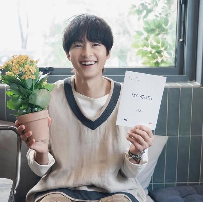 Media OSEN melaporkan bahwa aktor Song Joong Ki telah menerima tawaran untuk drama komedi romantis baru, Love Cloud (judul sementara).