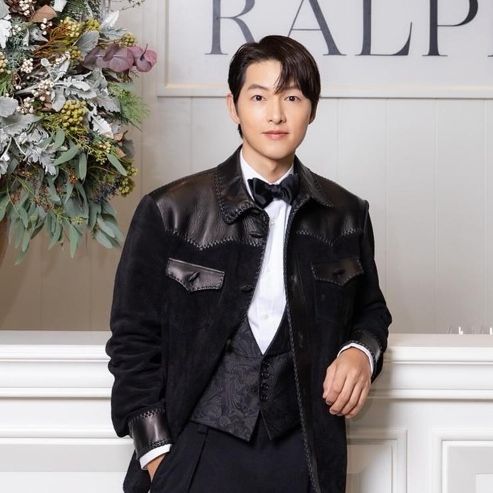 Love Cloud mengisahkan romansa antara mantan instruktur penerbangan bernama Kang Woo Joo, dan Ahn Ha Ni, seorang calon pilot yang pernah dibimbingnya.