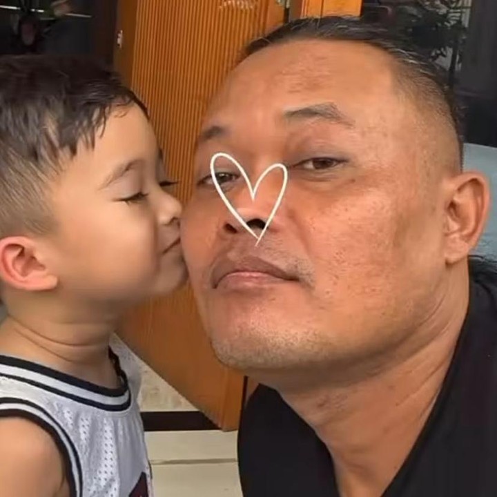 <p>Dalam unggahan itu, Sule juga menuliskan ucapan ulang tahun sekaligus doa untuk putra bungsunya. &ldquo;HBD ya <em>@adzamadriansyah11</em> sehat selalu jadi anak soleh Aamiin,&rdquo; tulisnya, dikutip dari laman Instagram <em>@ferdinan_sule.&nbsp;</em>(Foto: Instagram @ferdinan_sule)</p>