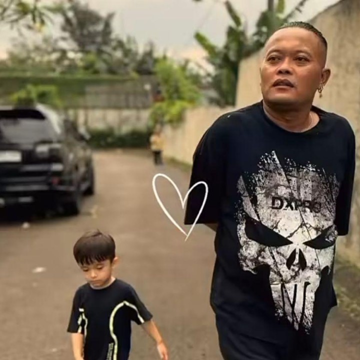 <p>Kebahagiaan tampaknya masih menyelimuti Adzam Ardiansyah Sutisna, putra bungsu komedian Sule dari pernikahannya dengan Nathalie Holscher. Ia baru saja merayakan pertambahan usianya, Bunda. (Foto: Instagram @ferdinan_sule)</p>