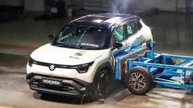 SUV Listrik Suzuki eVitara Diganjar 5 Bintang India NCAP