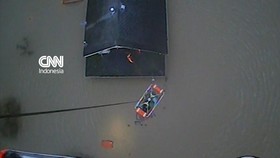 Detik-detik Evakuasi Dua Korban Banjir di Washington Pakai Helikopter