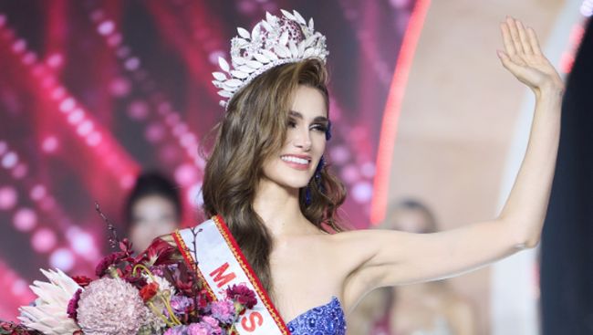 Di kompetisi Miss Charm 2025, ia sempat membicarakan latar belakangnya di dunia musik dan dukungannya buat komunitas.