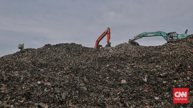 Warga menggugat Pemkot Tangsel dan pengembang BSD City akibat pencemaran bau dan sampah dari TPA Cipeucang.