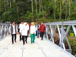 Gubernur Khofifah Pastikan Dua Jembatan di Senduro Lumajang Rampung 2025