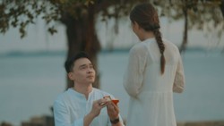 Dua Tahun Pacaran, Eveline Tan Akhirnya Dilamar Ivan Kabul